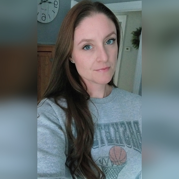 Meet your Posher, Deidre - Picture 2 of 2